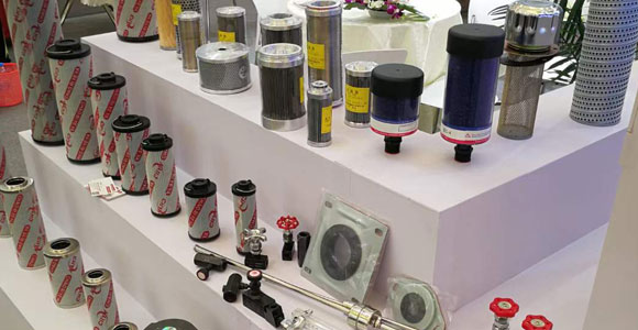 溫州朝日液壓機電有限公司是一家集開發、生產、服務于一體的綜合性企業，是國內生產液壓輔件的專業廠家，長期以來為冶金、石油、礦山、工程、建筑、塑機、化工、機床、交通等行業的液壓設備提供液壓過濾器、液壓配件等配套產品，同時為引進設備提供高品質的國產化備件。朝日液壓配件用品質與價值征服你！